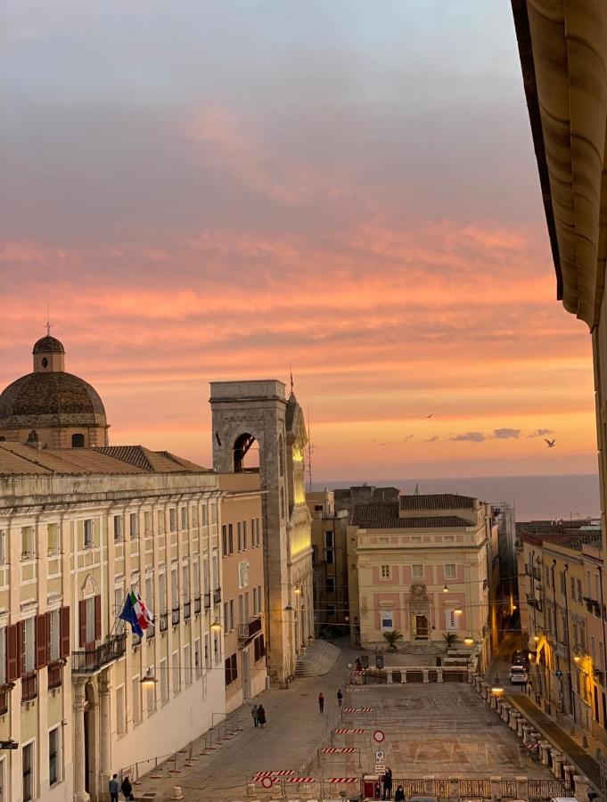 Castello Attic Sunset Terrace Lägenhet Cagliari Exteriör bild