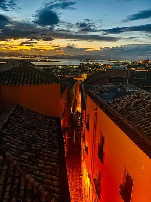 Castello Attic Sunset Terrace Lägenhet Cagliari Exteriör bild